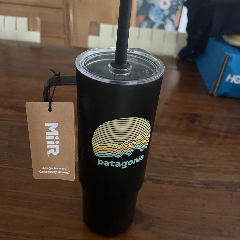 Patagonia Black Tumbler with Straw and Logo Miir 32oz - Picture 2 of 3
